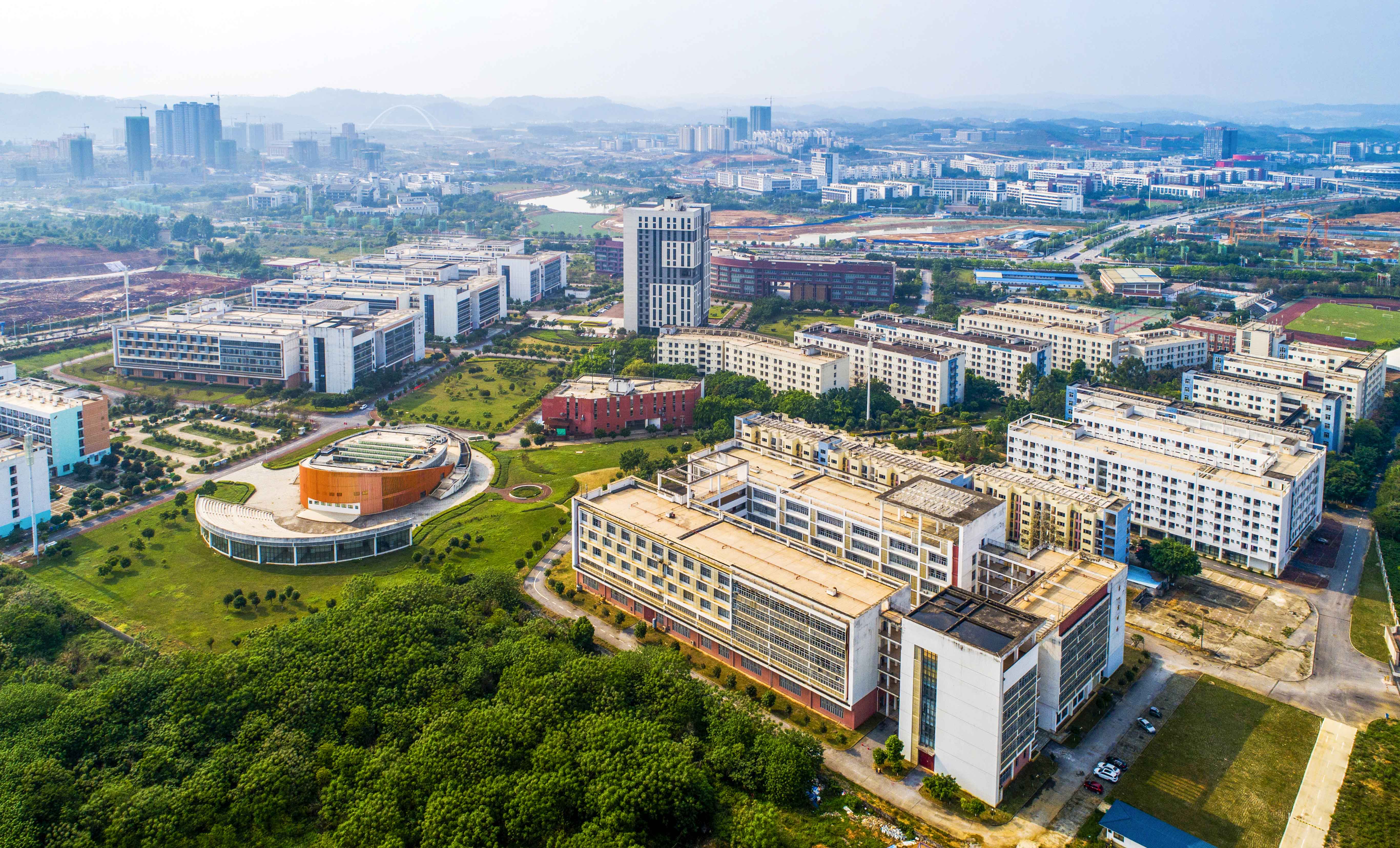校园全景(点击更多-柳州工学院招生网