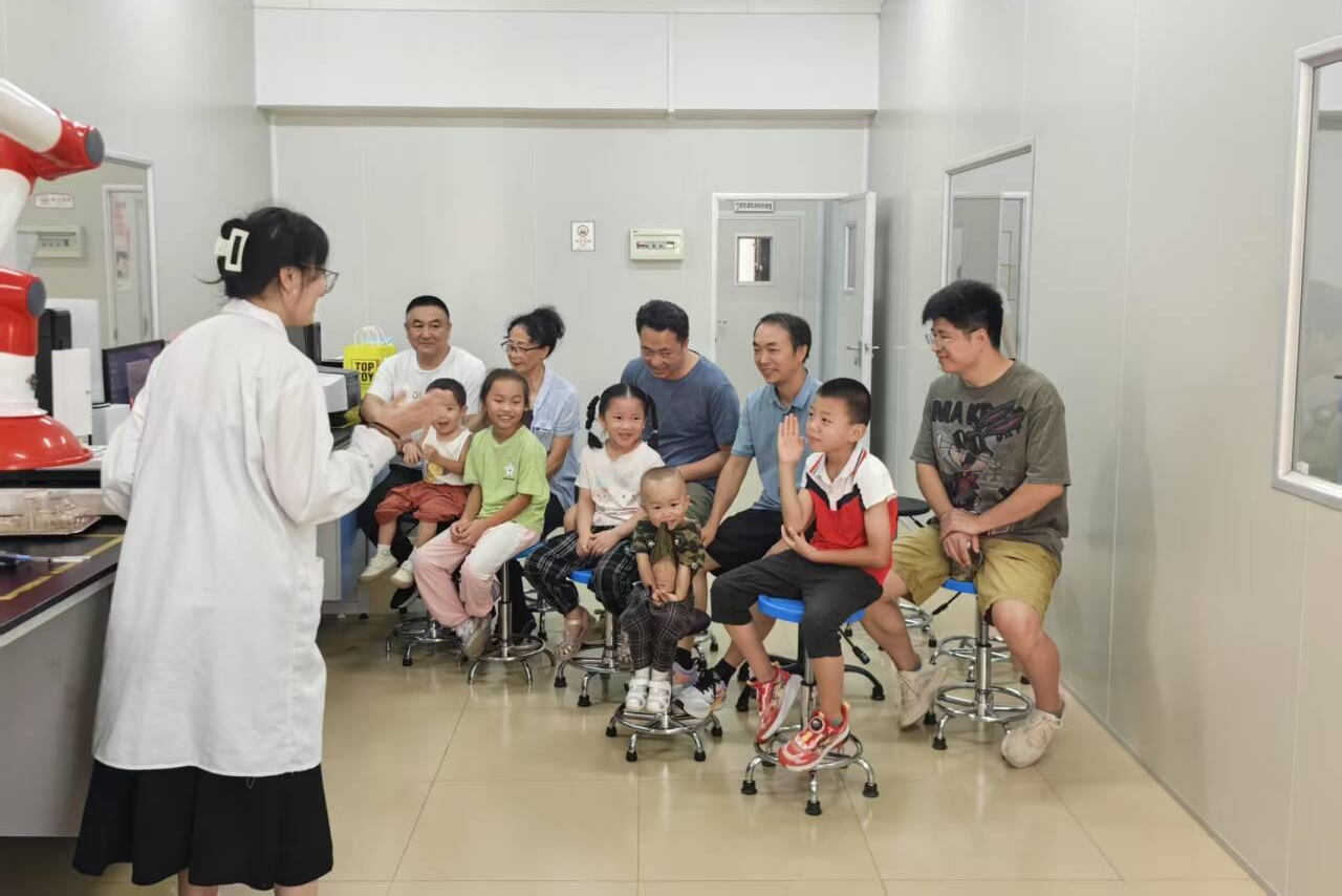 “灵鼻巧舌鉴桂粉”食品与化学工程学院食品感官分析协会成功举办食品风味化学的智能鉴别体验活动